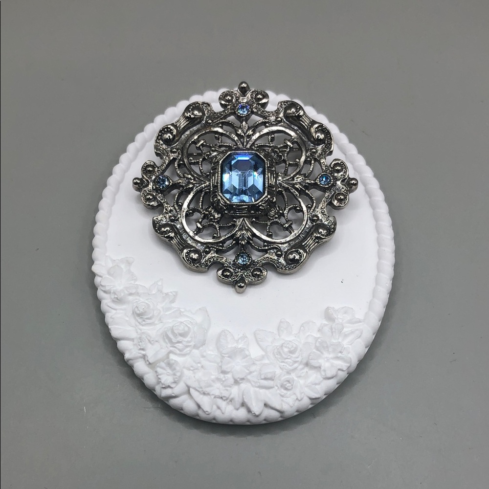 1928 brand silver filigree Victorian style faux topaz costume vintage brooch